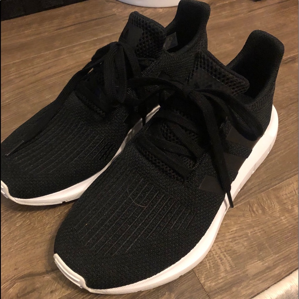 Adidas swift run tennis shoes